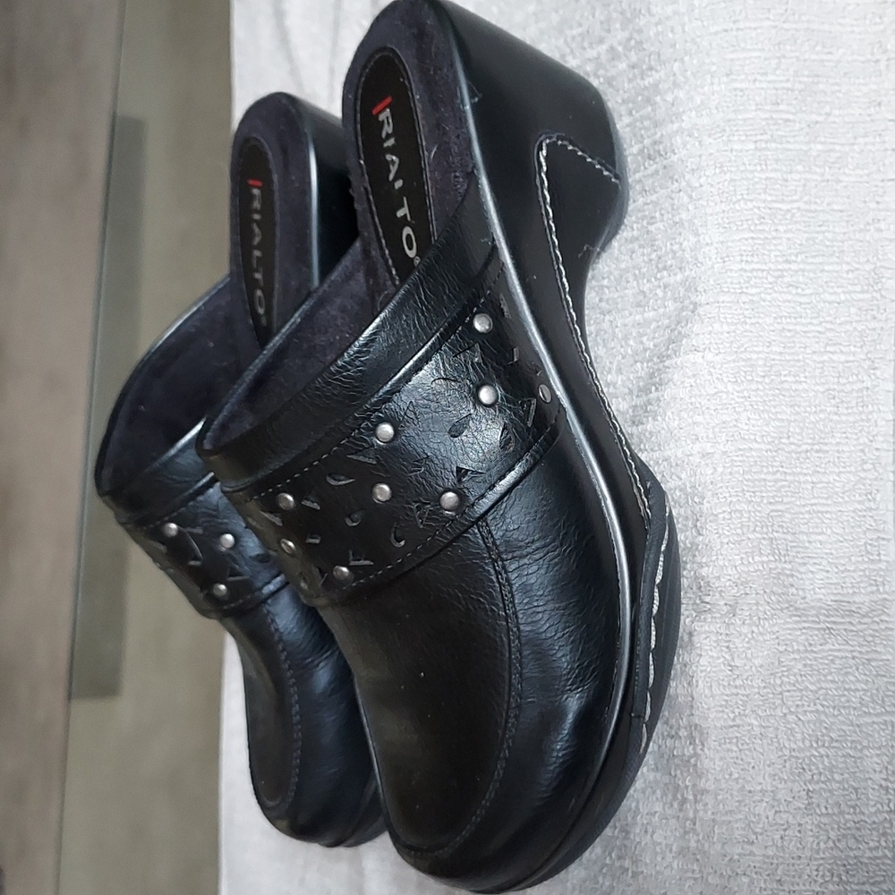 Rialto black leather clogs size 7M